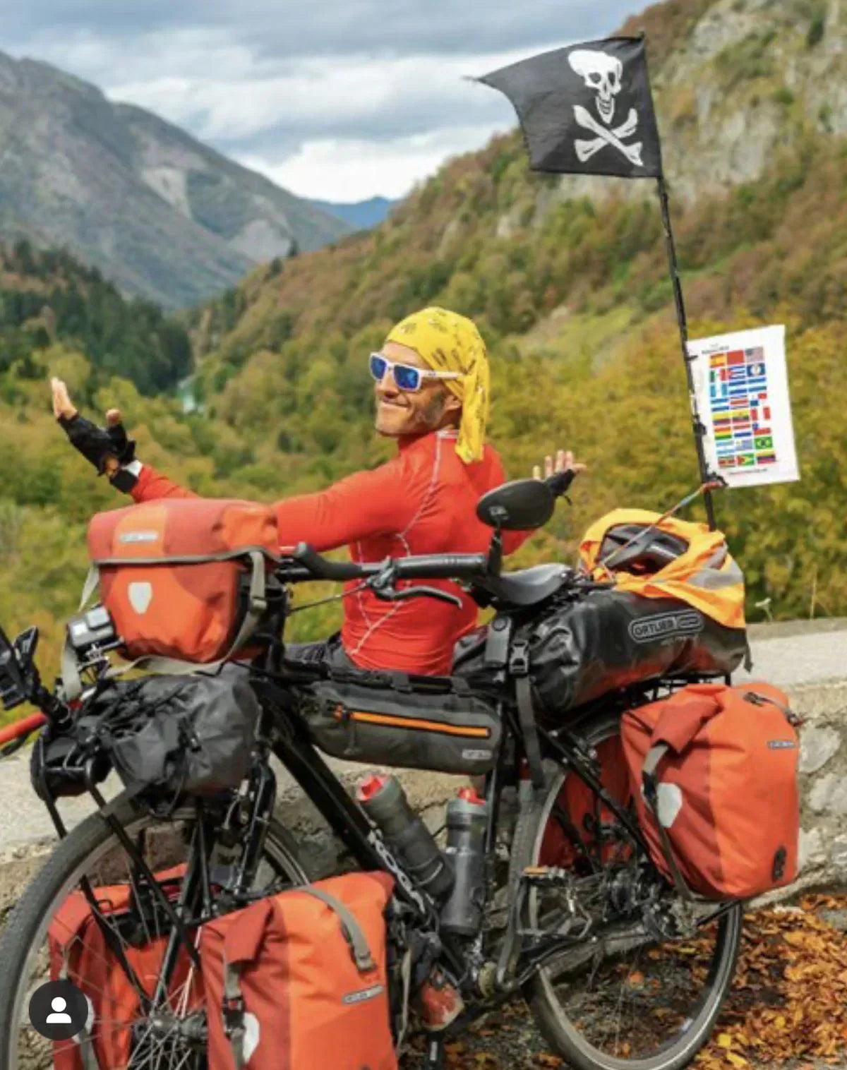 Une sacoche de randonnée accompagne les longues sorties à vélo Image