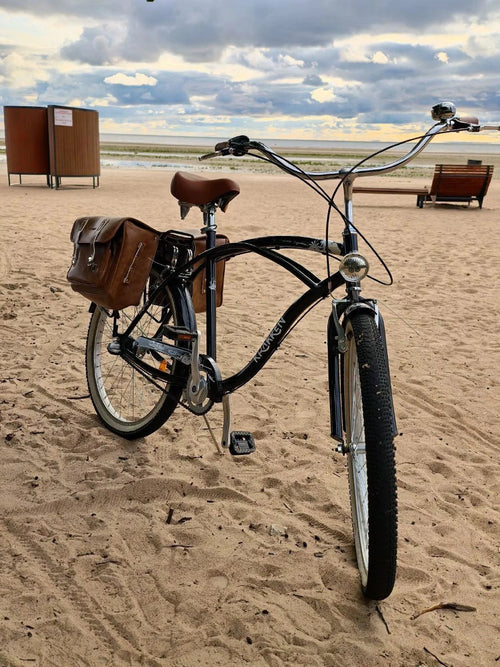 Photo d'un client : sacoche vélo style cuir vintage vue de face sur un vélo cruiser
