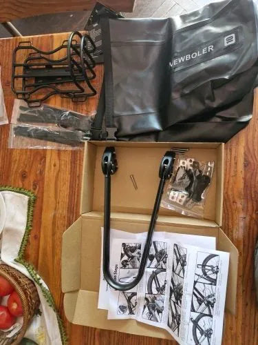 Photo client : kit déballé avec porte-bagages arrière, plateau de fixation et sacoche étanche