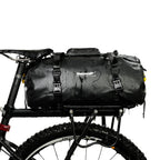 Démonstration de la sacoche de porte-bagages vélo étanche 20 L en utilisation