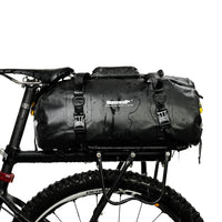 Démonstration de la sacoche de porte-bagages vélo étanche 20 L en utilisation