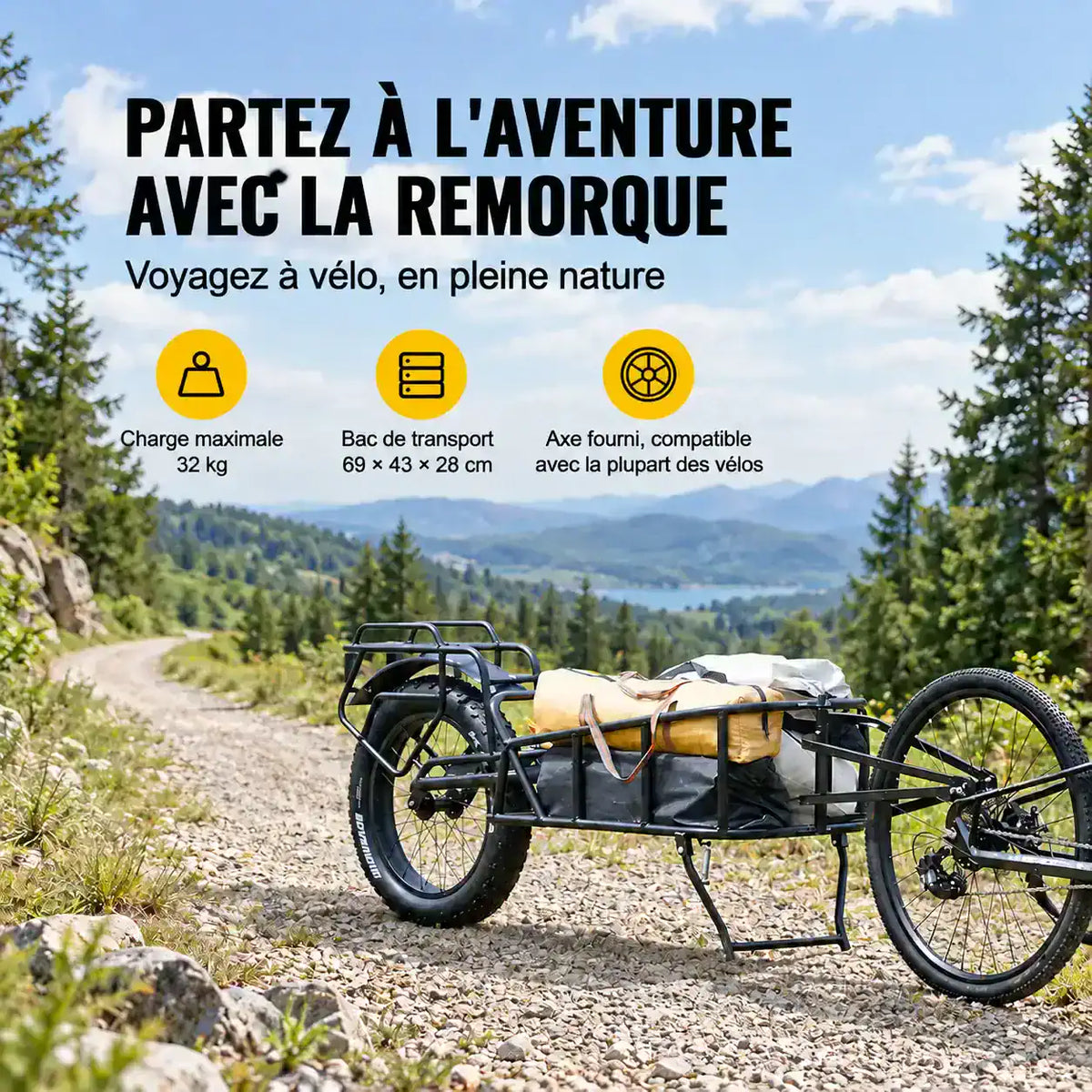 Remorque vélo attelée à l'arrière d'un vélo sur un chemin de gravier, bac chargé d'une tente et de sacs