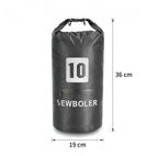 Sac etanche cylindrique gris fonce de 10 litres avec fermeture roll-top, dimensions 19 x 36 cm, presente sur fond blanc.