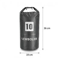 Sac etanche cylindrique gris fonce de 10 litres avec fermeture roll-top, dimensions 19 x 36 cm, presente sur fond blanc.
