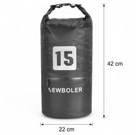 Sac sec etanche noir de 15 litres presente sur fond blanc avec ses dimensions 42 x 22 cm.