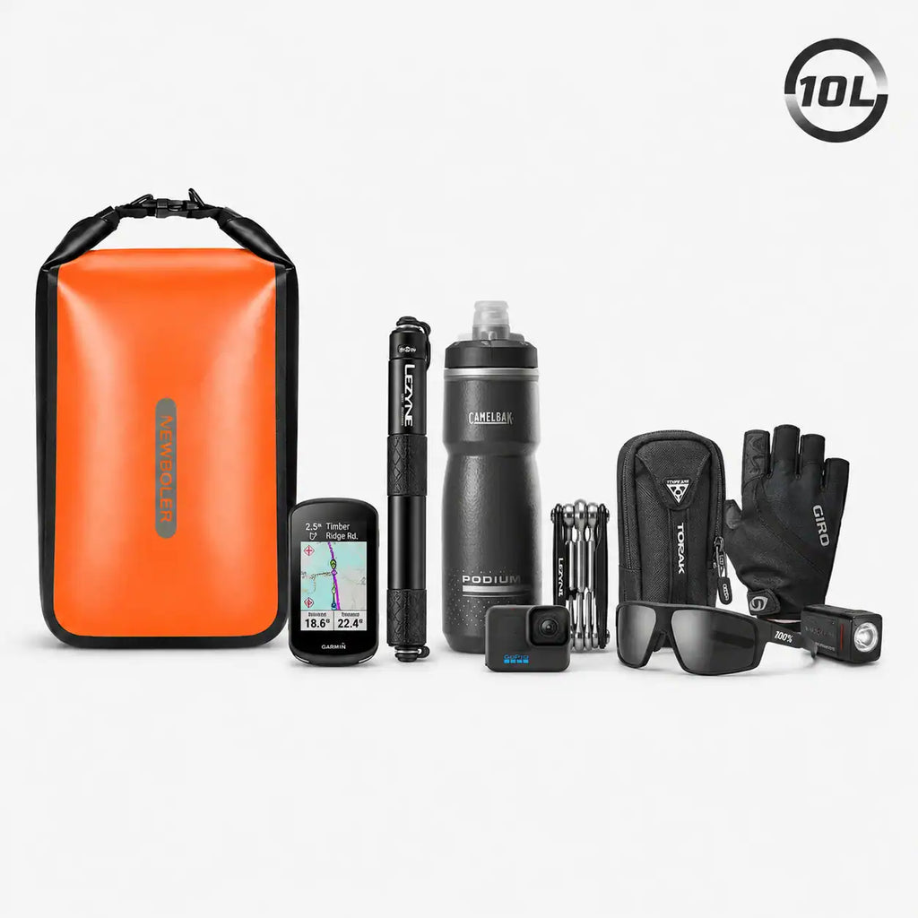 Sacoche bikepacking 10L orange pour transporter l’essentiel à vélo