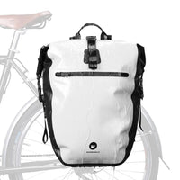 Sacoche jaune étanSacoche vert olive étanche gouttes eau impérméable porte-bagages test pluieche gouttes eau test impérméabilité porte-bagages pluie