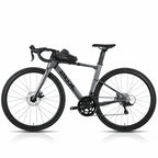 Vélo de route noir équipé de la sacoche de cadre sur le tube supérieur