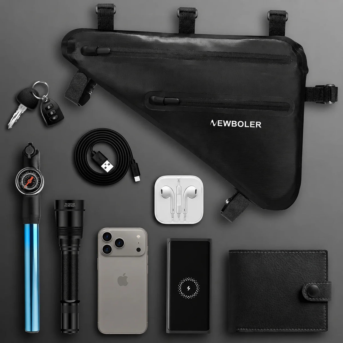 Sacoche de cadre vélo triangulaire noire avec accessoires pouvant être rangés : pompe, téléphone, portefeuille