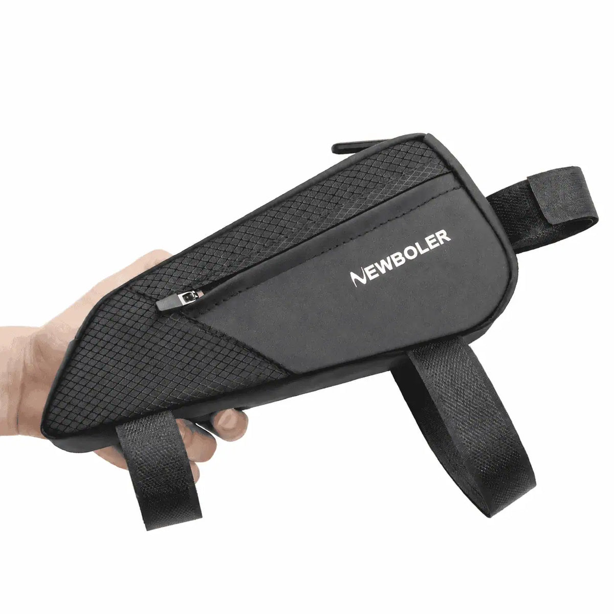 Sacoche triangulaire de cadre velo noire tenue a la main, avec sangles de fixation