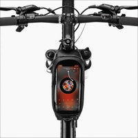 Vue depuis le poste de pilotage d'un vélo équipé de la sacoche de cadre derrière la potence