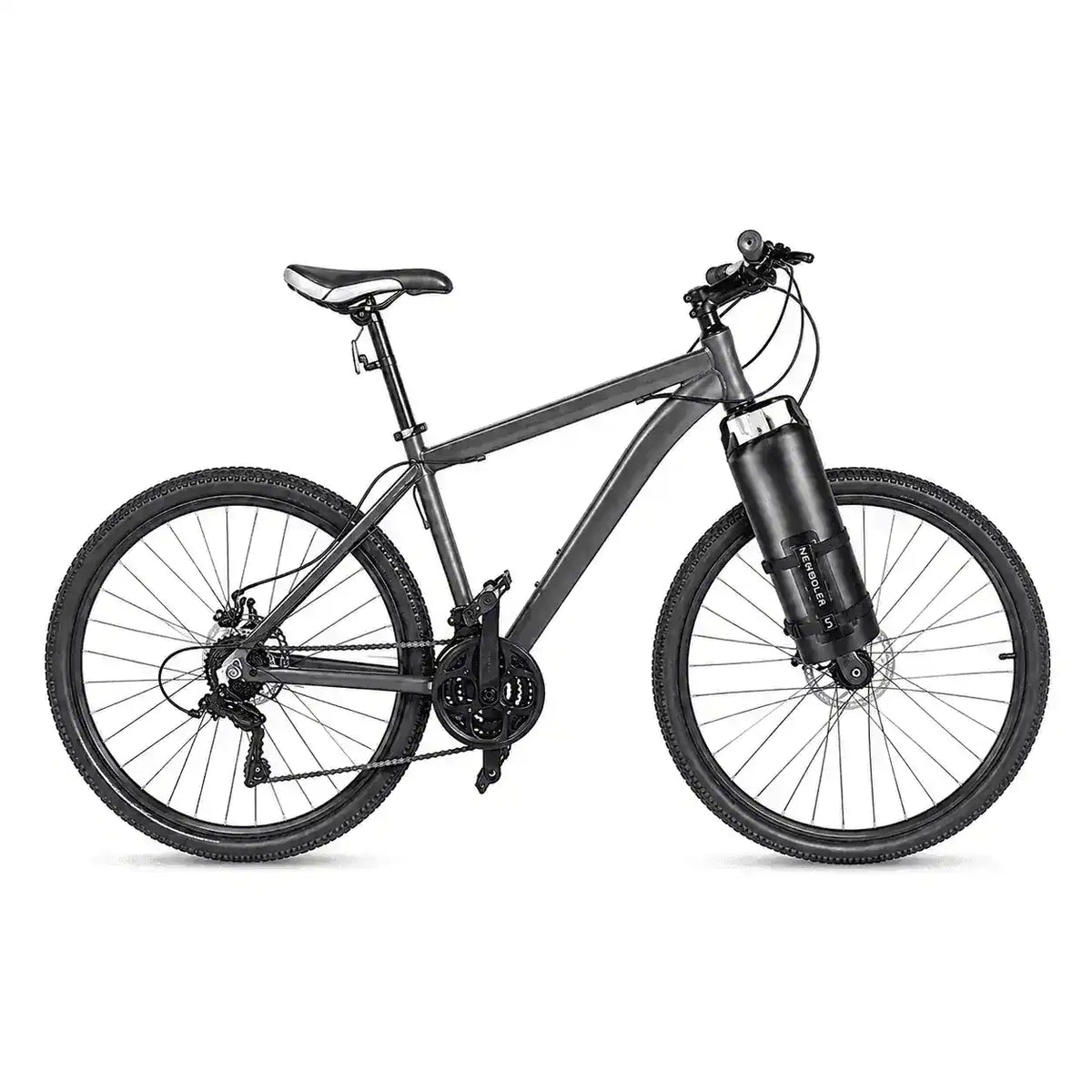 VTT gris équipé d'une sacoche cylindrique noire fixée sur la fourche avant vue de côté