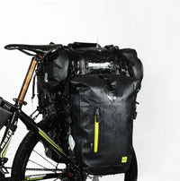 Sacoche étanche 20 L fixée sur le porte-bagages arrière d'un vélo