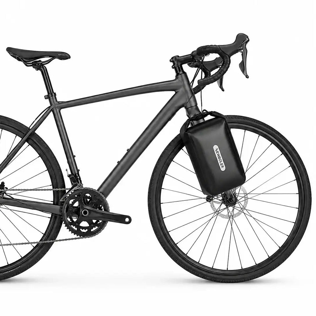 Sacoche de fourche noire fixée sur un vélo de route gris vue de côté