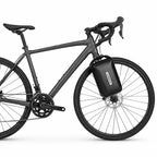 Sacoche de fourche noire fixée sur un vélo de route gris vue de côté