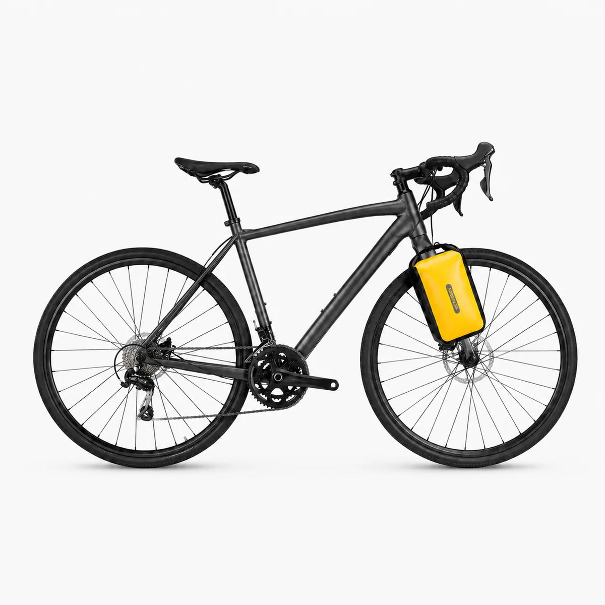 Sacoche de fourche vélo jaune installée sur un vélo de route gris