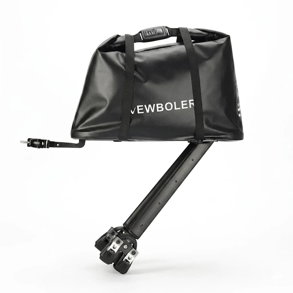 Sacoche de guidon vélo noire avec son support de fixation détaché sur fond blanc
