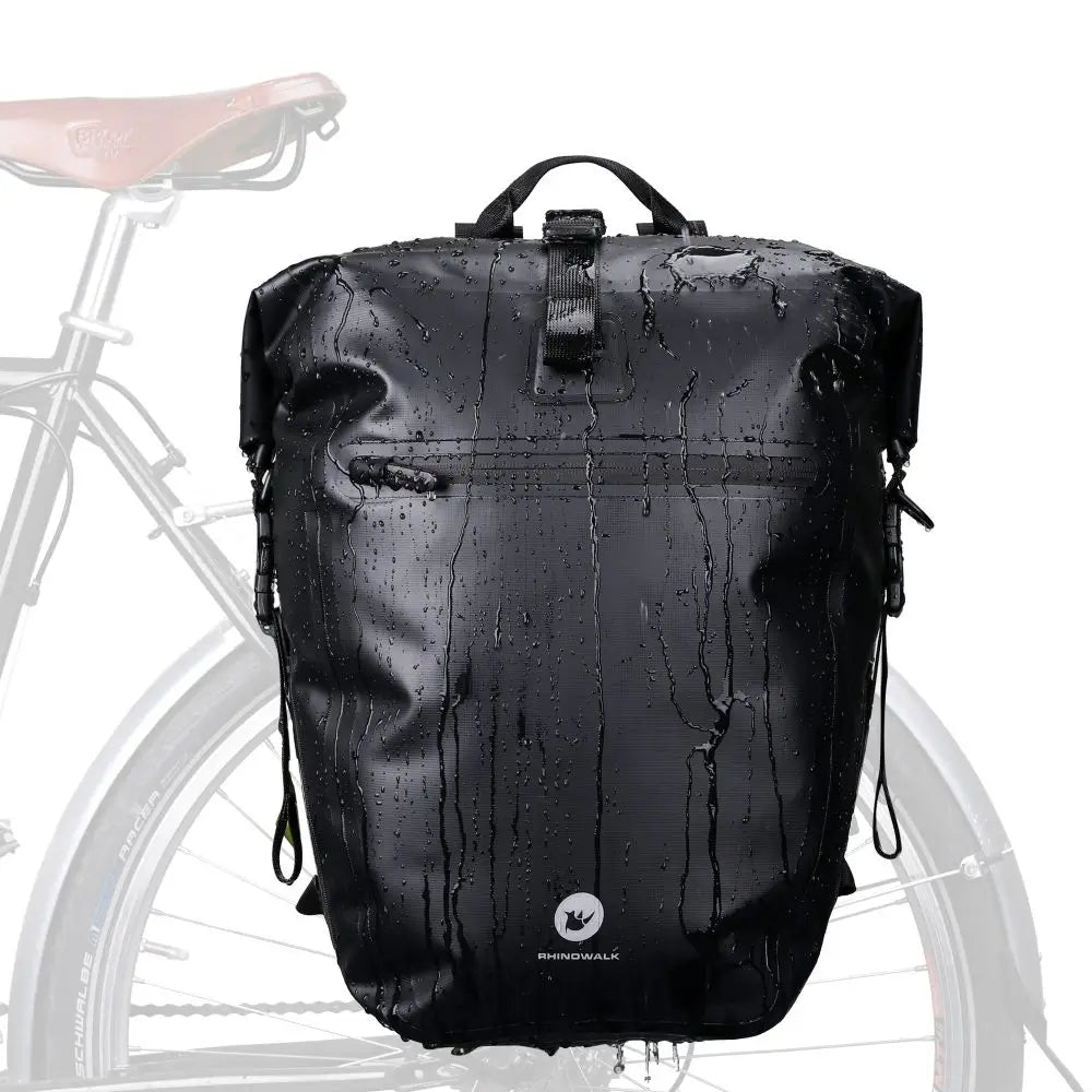 Sacoche noire étanche gouttes eau porte-bagages impSacoche blanche étanche gouttes eau porte-bagages test impérméabilité pluieérméable test pluie vélo