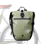 Sacoche vélo 27L vert olive installée sur le porte-bagage arrière