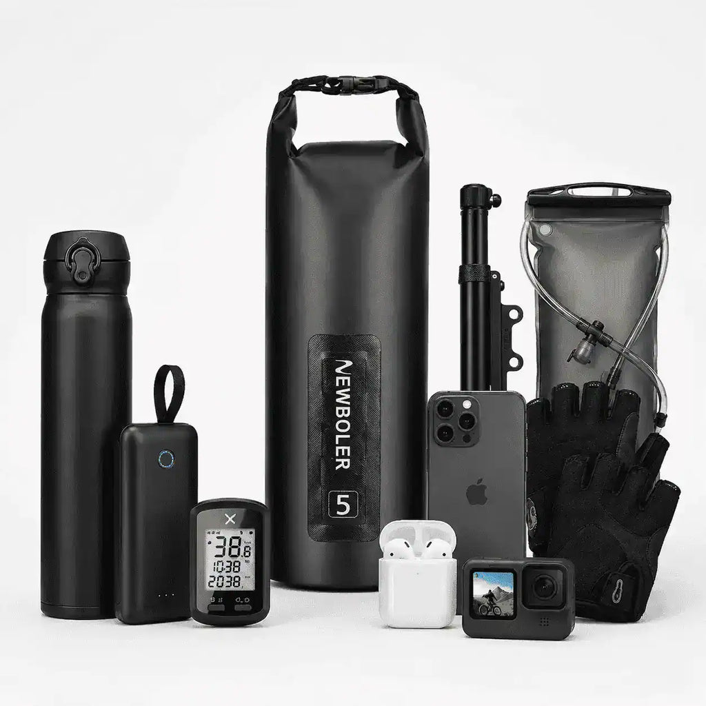 Accessoires pouvant être rangés dans une sacoche de vélo 5L : gourde, GPS, gants, caméra, téléphone