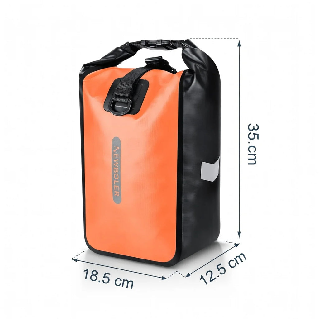 Sacoche de velo etanche orange et noire avec fermeture enroulee presentee sur fond blanc