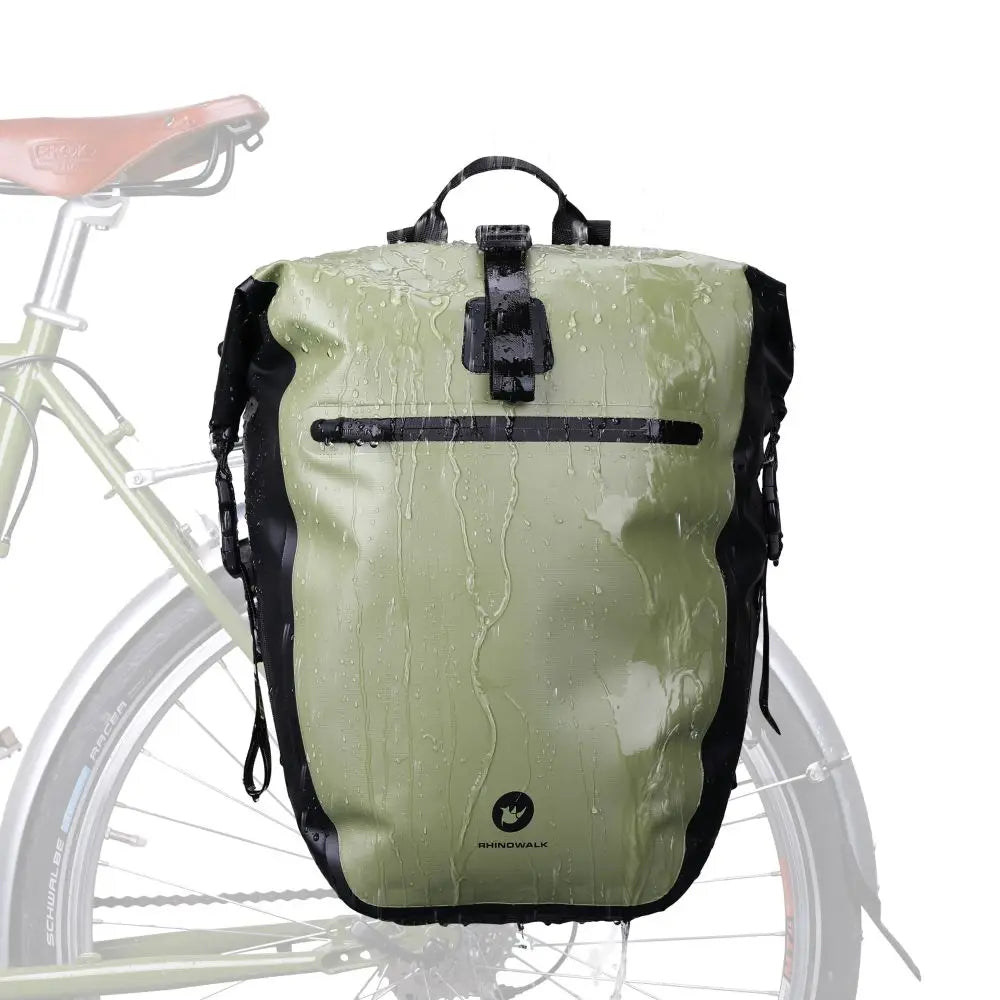 Sacoche jaune étanSacoche vert olive étanche gouttes eau impérméable porte-bagages test pluieche gouttes eau test impérméabilité porte-bagages 