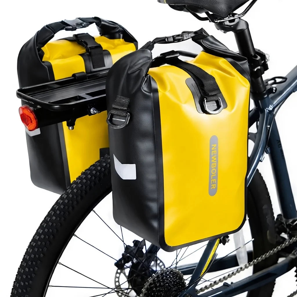 Deux sacoches de porte-bagages jaunes et noires fixees sur le porte-bagages arriere d'un velo.