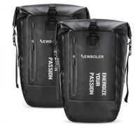 Paire de sacoches de porte-bagage noires etanches avec fermeture roll-top, presentees sur fond blanc.