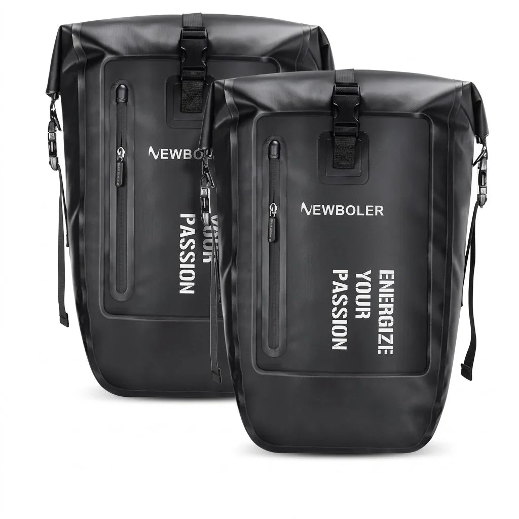 Paire de sacoches de porte-bagage noires etanches avec fermeture roll-top, presentees sur fond blanc.