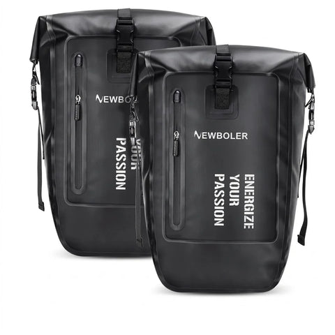 Paire de sacoches de porte-bagage noires etanches avec fermeture roll-top, presentees sur fond blanc.
