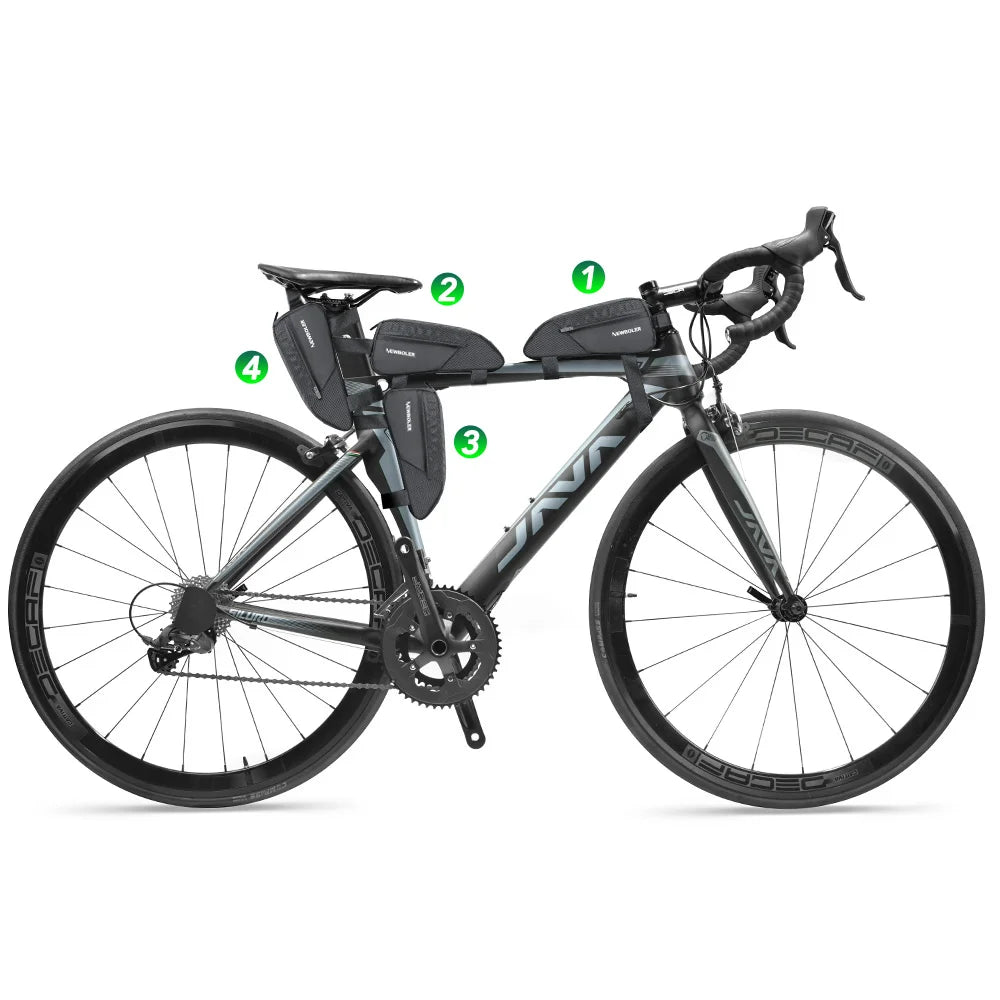 Velo de route equipe de quatre sacoches bikepacking numerotees : guidon, selle, cadre et fourche