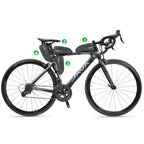 Velo de route equipe de quatre sacoches bikepacking numerotees : guidon, selle, cadre et fourche